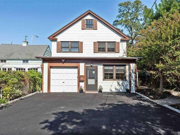 9 Fairview Avenue , Great Neck, NY 11023