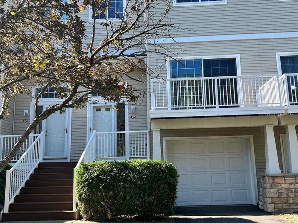 454 Willoughby Way W, Hopkins, MN 55305