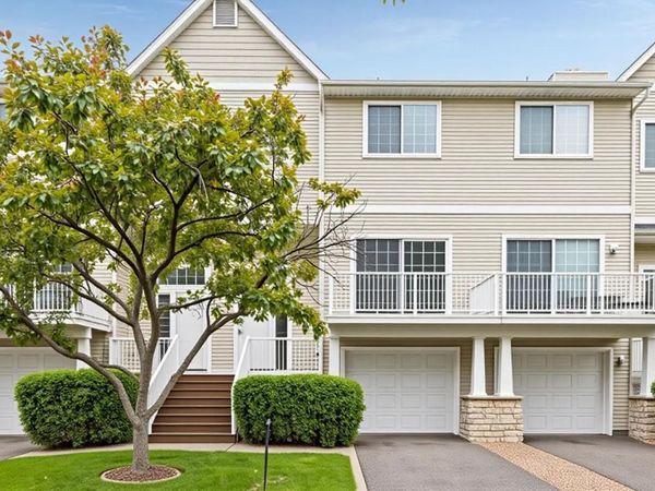 454 Willoughby Way W, Hopkins, MN 55305