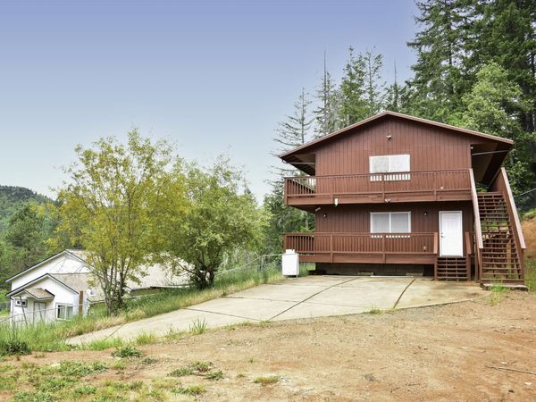321 N Frontage Road, Wolf Creek, OR 97497