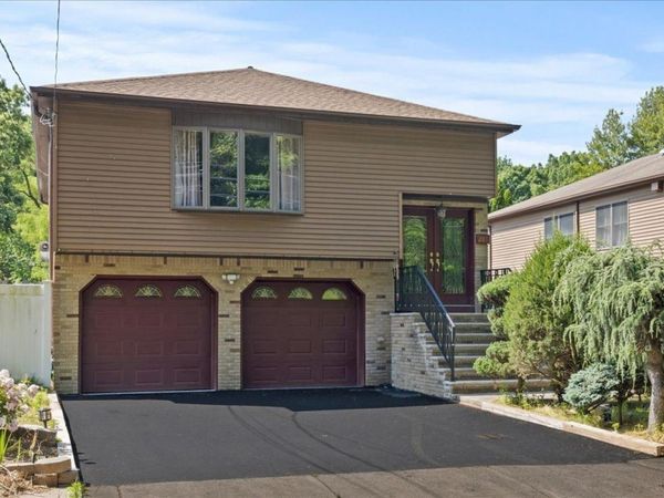 286 Gilbert Ave, Elmwood Park, NJ 07407