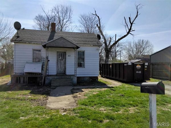 812 N Chicago Street , Lincoln, IL 62656