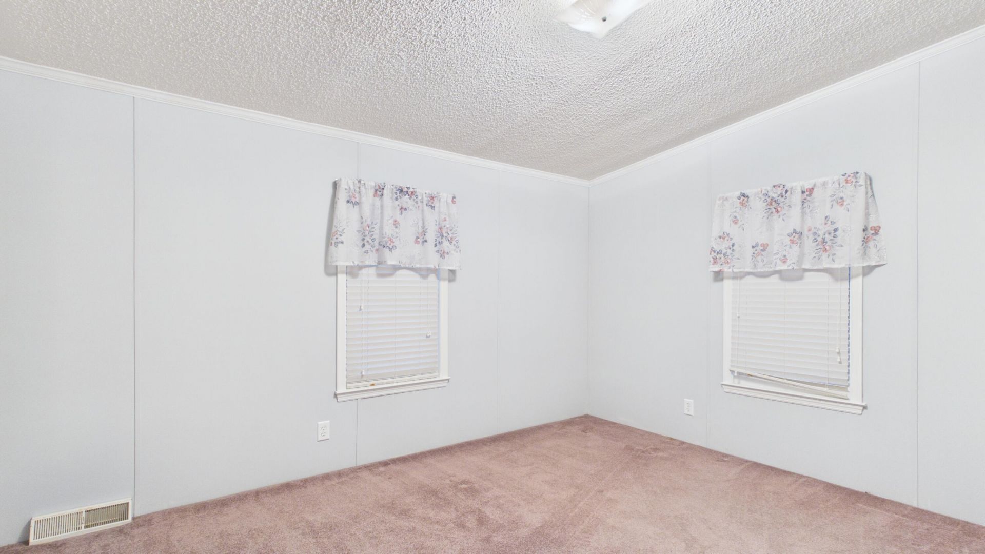 103 Hammond Street Photo 8