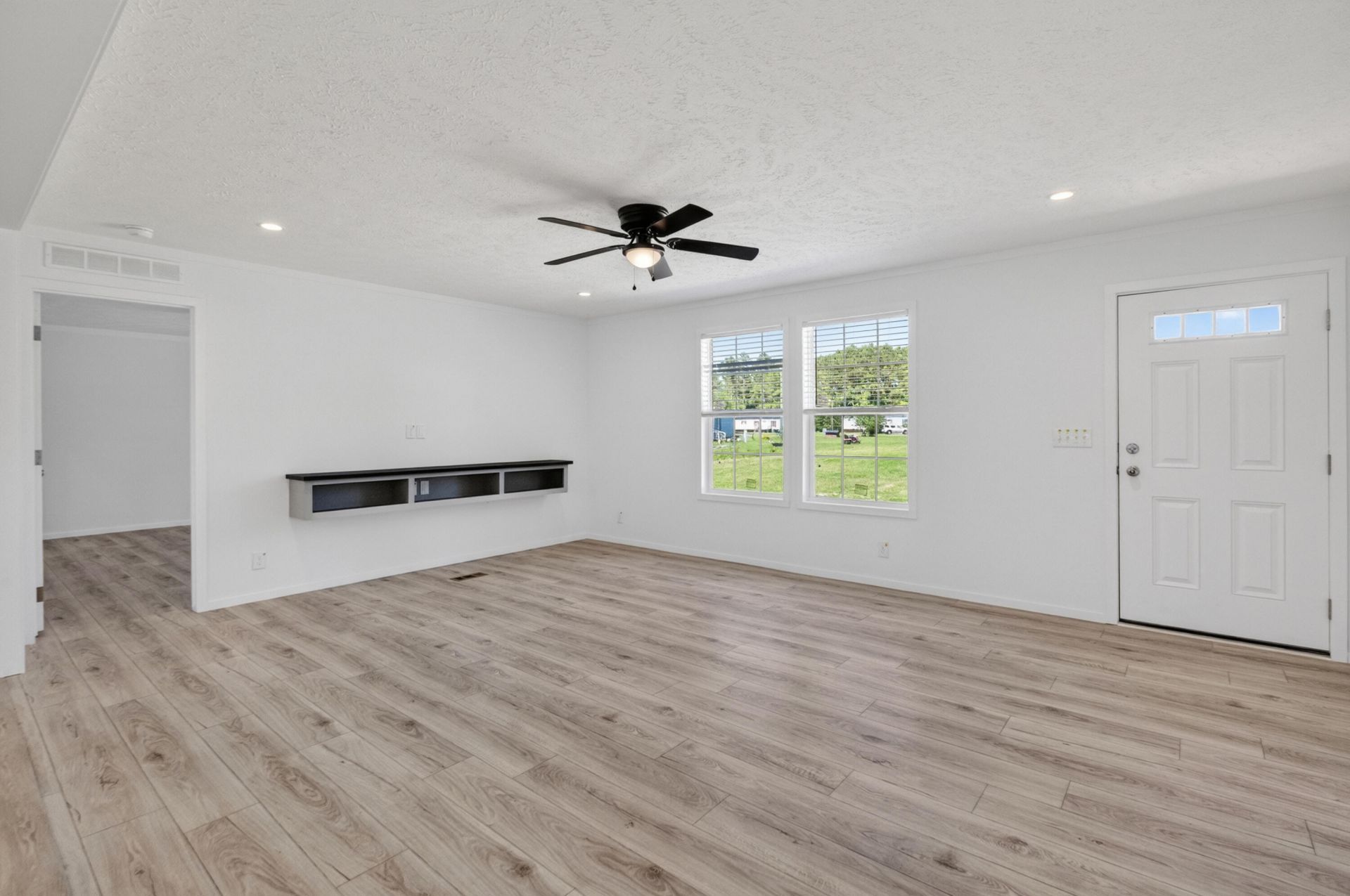 743 Roscoe Court Photo 22