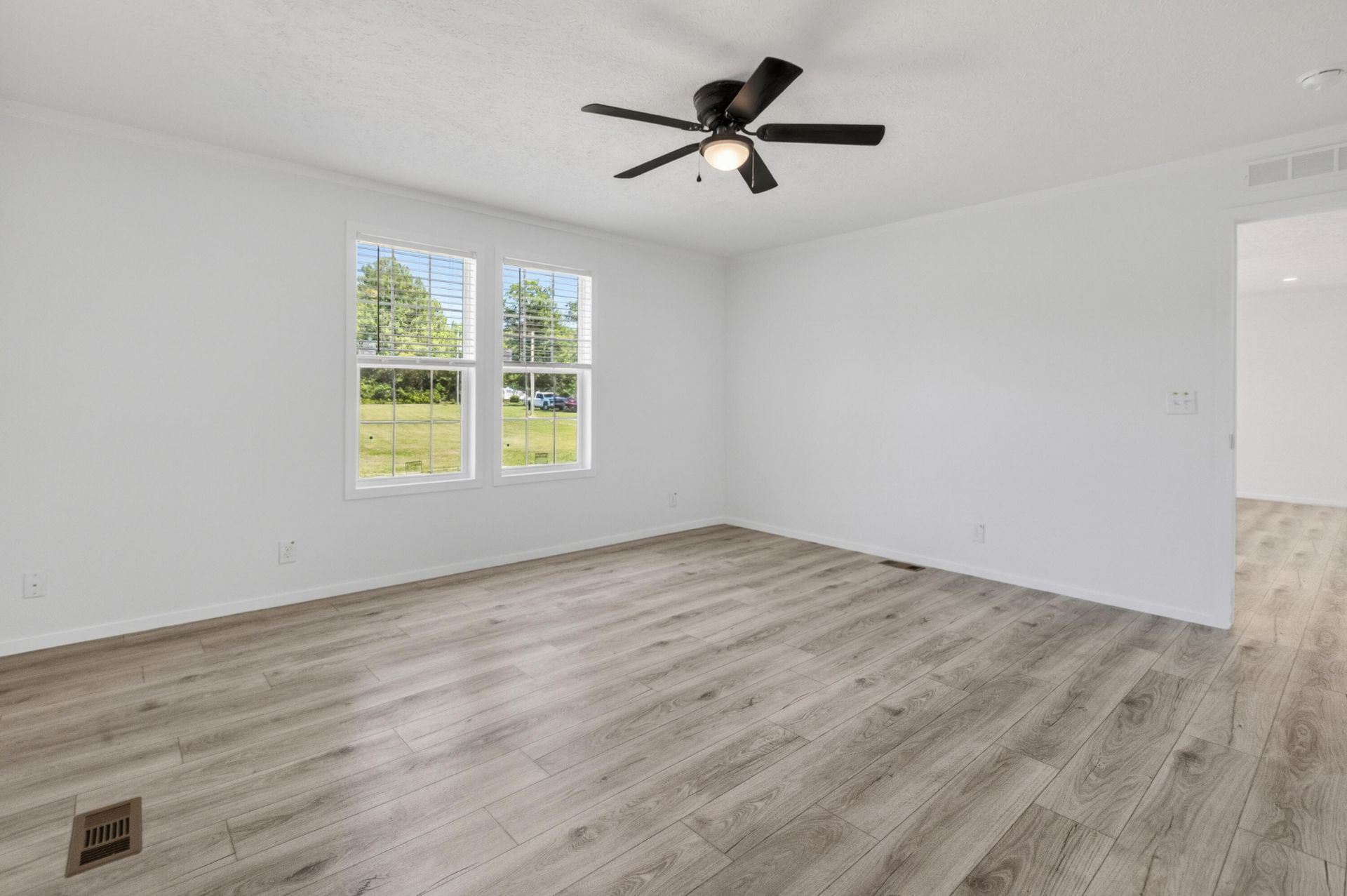 743 Roscoe Court Photo 38