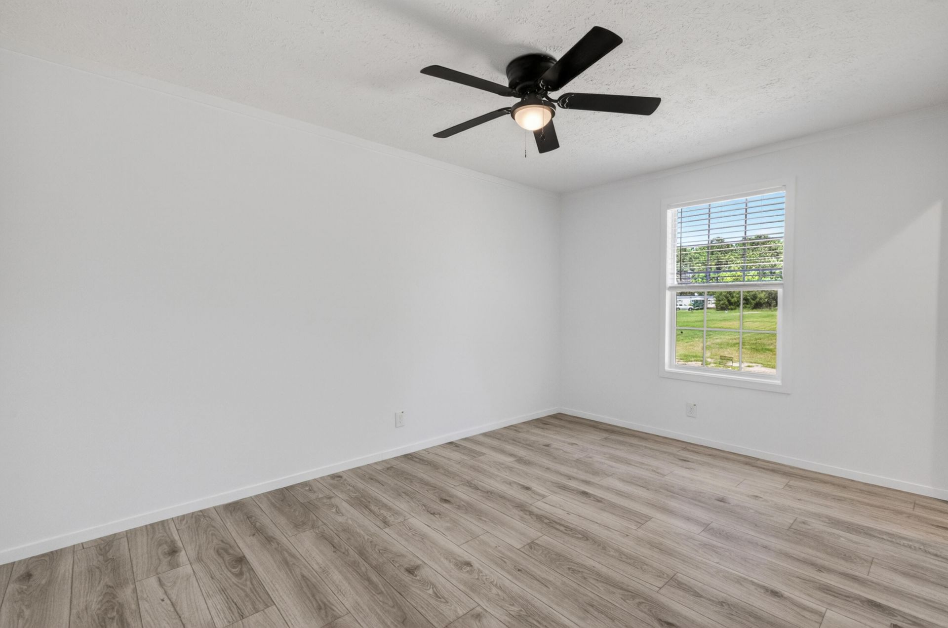 743 Roscoe Court Photo 39