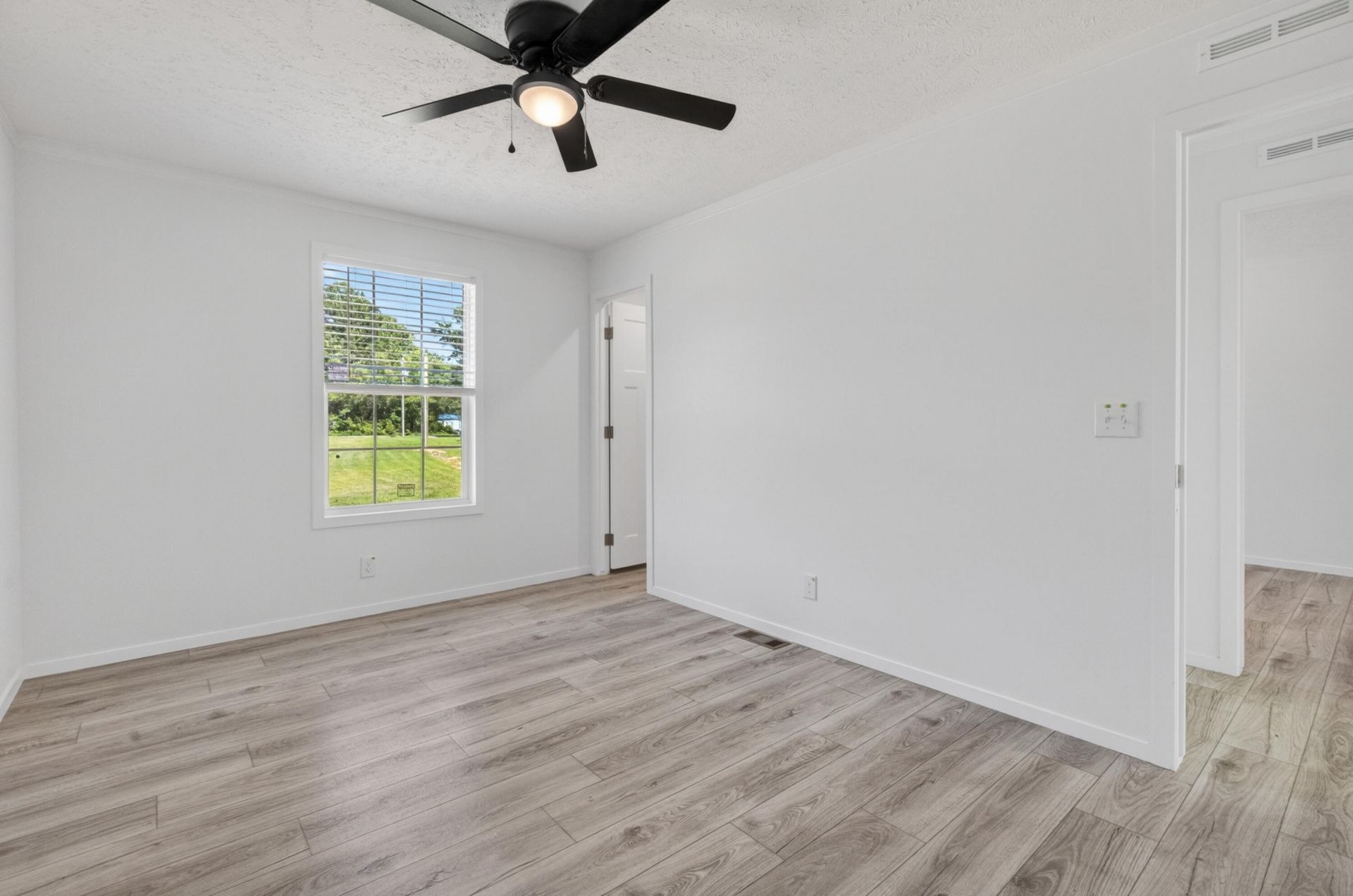 743 Roscoe Court Photo 40