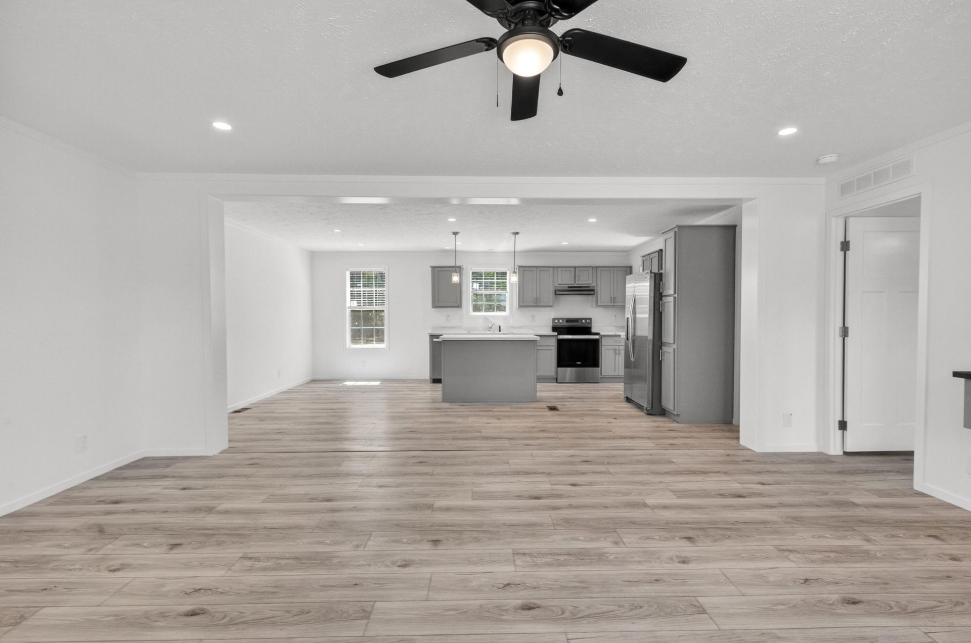 743 Roscoe Court Photo 43