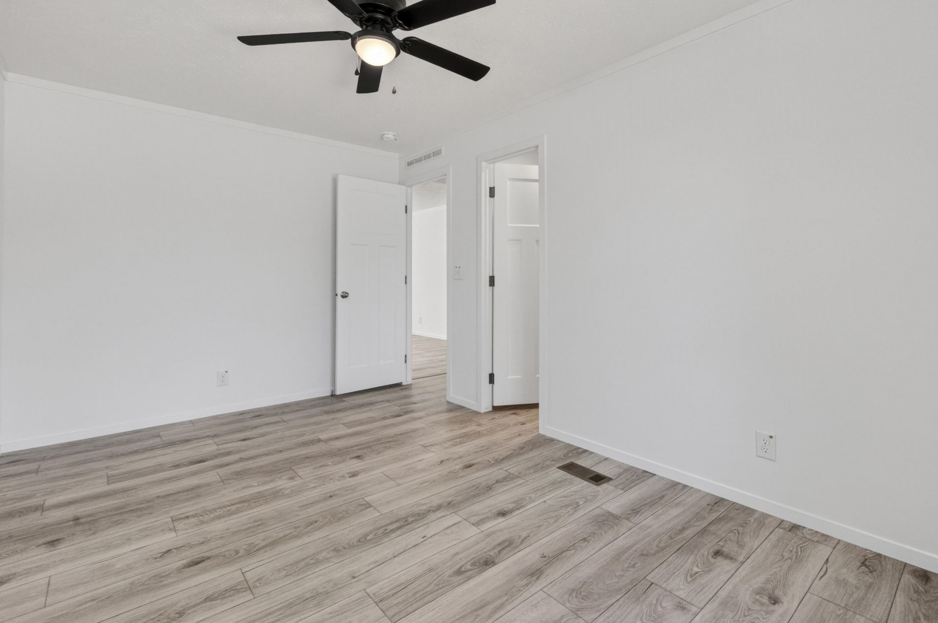 743 Roscoe Court Photo 55