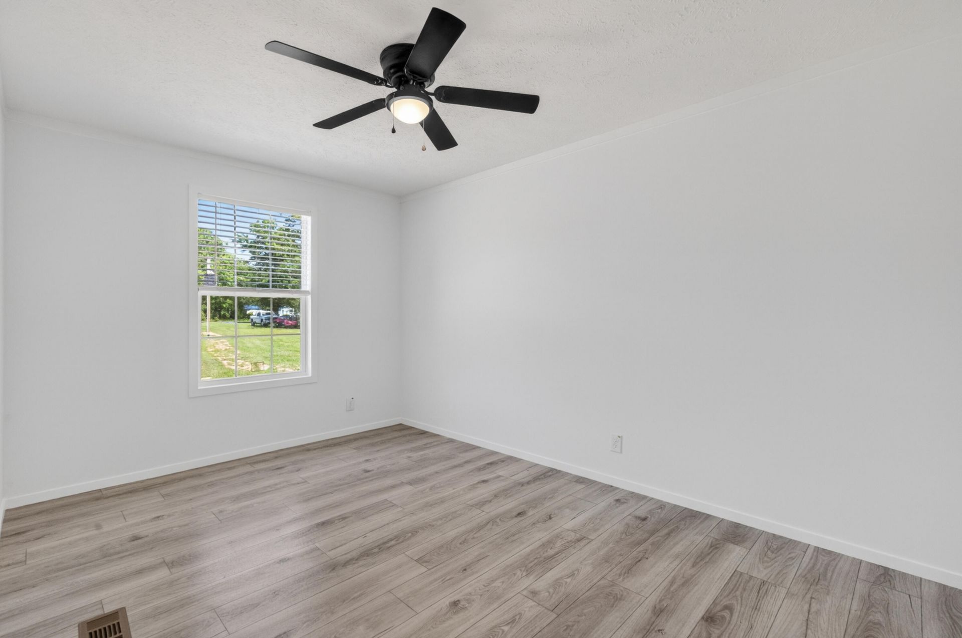 743 Roscoe Court Photo 56