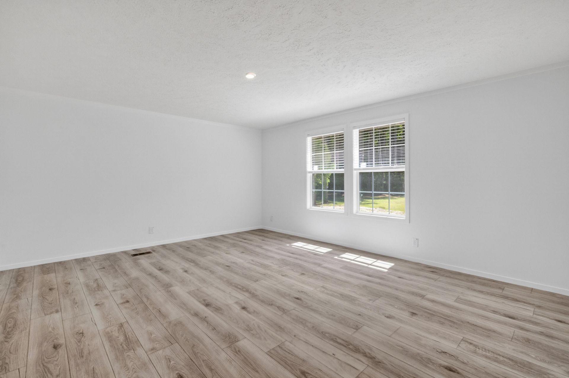 743 Roscoe Court Photo 57