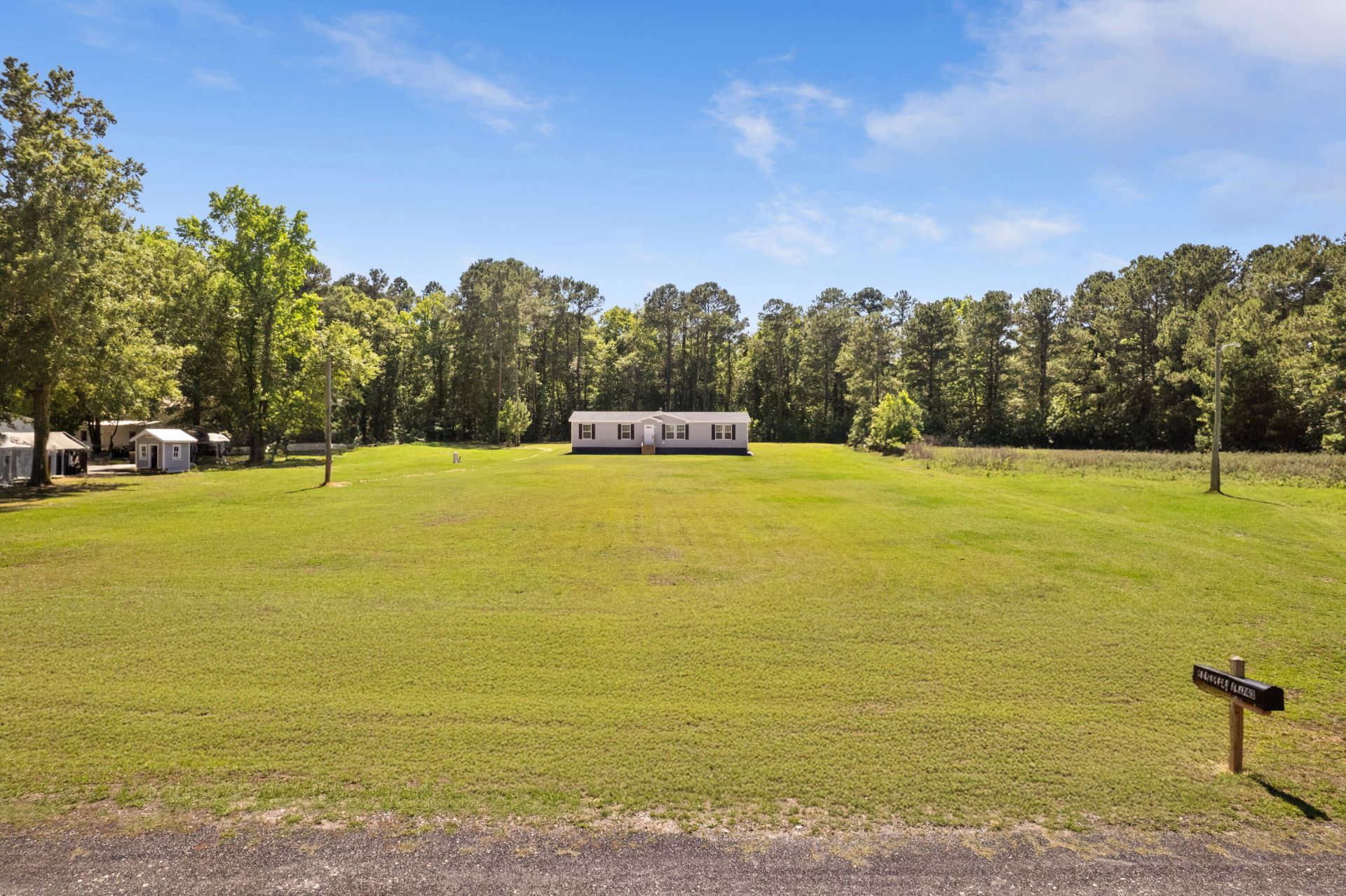 743 Roscoe Court Photo 6