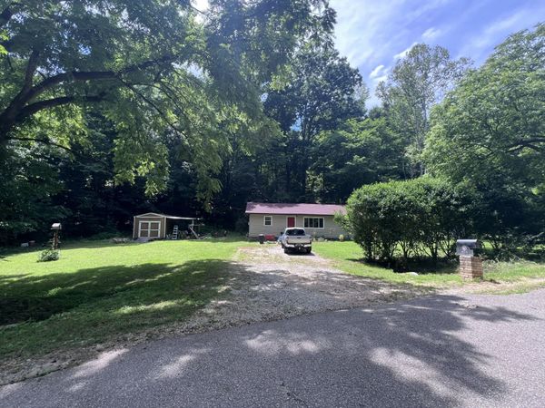 455 Beasley Hollow Rd , Linden, TN 37096