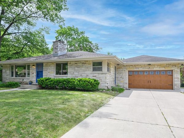 11909 W Vliet STREET, Wauwatosa, WI 53226