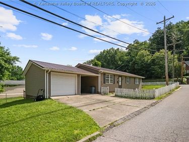 2600 Daniels Avenue, South Charleston, WV 25303