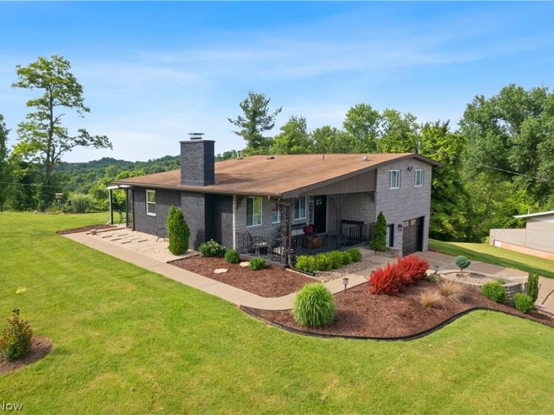 2506 Valley View Drive, Belpre, OH 45714 Photo 2