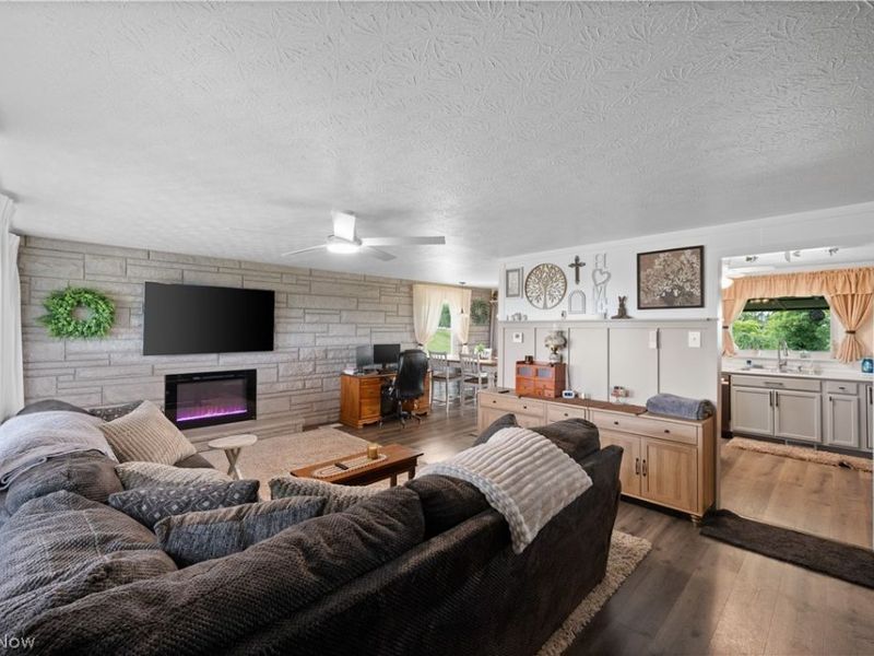 2506 Valley View Drive, Belpre, OH 45714 Photo 3