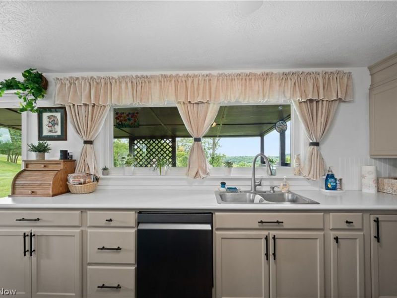2506 Valley View Drive, Belpre, OH 45714 Photo 8