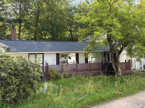 29 Cove Road, East Kingston, NH 03827