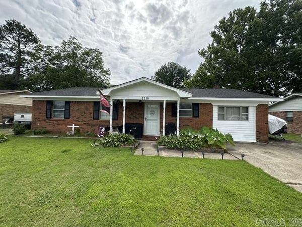 1210 S Center Street, Lonoke, AR 72086
