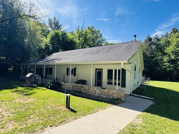 W3591 Twin Lane, Redgranite, WI 54970