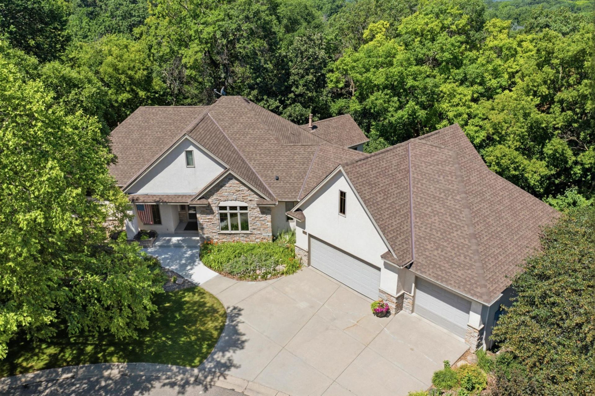 1900 Timber Ridge Drive, Burnsville, MN 55306
