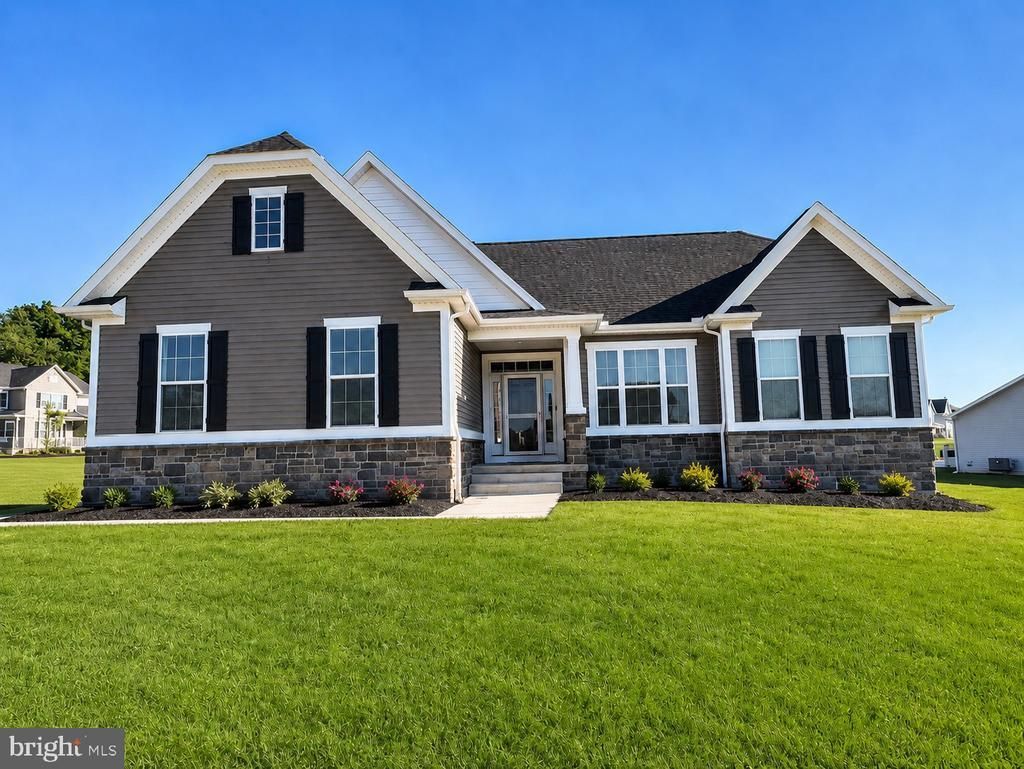 11 KAITLYN DRIVE , HANOVER, PA 17331