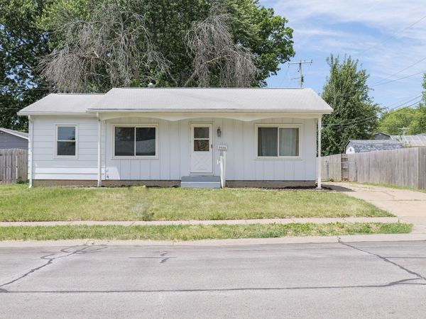 3506 Somerset Drive, Bettendorf, IA 52722