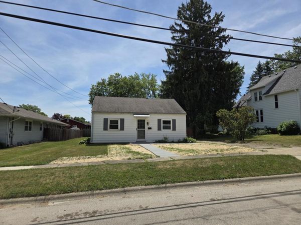 524 Amsterdam Street, Woodstock, IL 60098