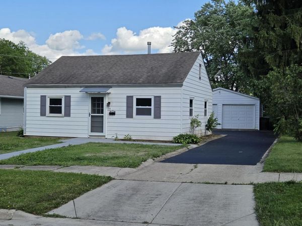 524 Amsterdam Street, Woodstock, IL 60098