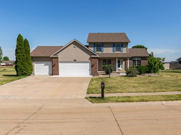 11 JACOB Drive, Eldridge, IA 52478