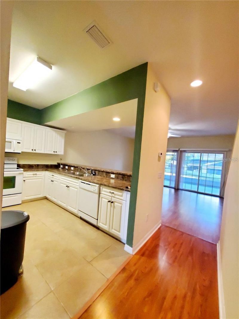 1561 NW 29th Road, Unit 8, Gainesville, FL 32605 Photo