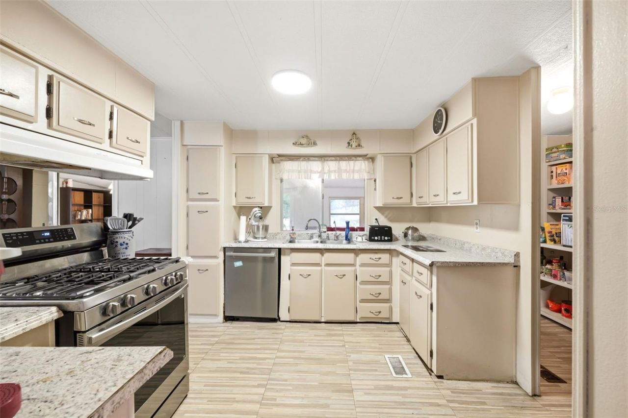 7663 Cr 247 , Lake Panasoffkee, FL 33538 Photo