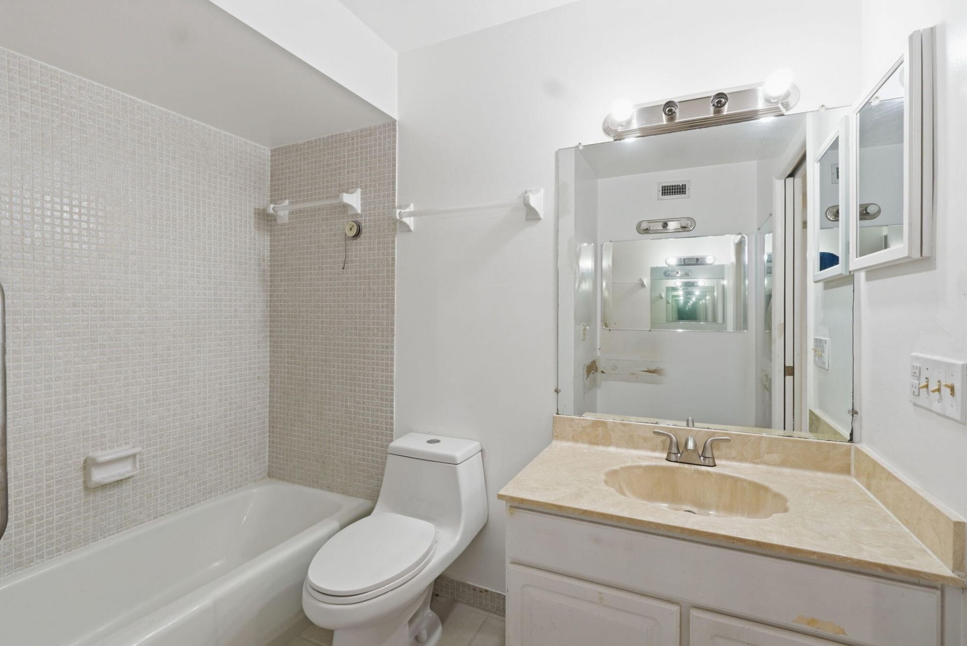 175 SE St Lucie Boulevard, Unit D-2, Stuart, FL 34996 Photo
