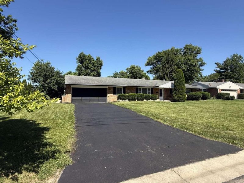 8903 Cavalier Drive, Cincinnati, OH 45231 Photo 2