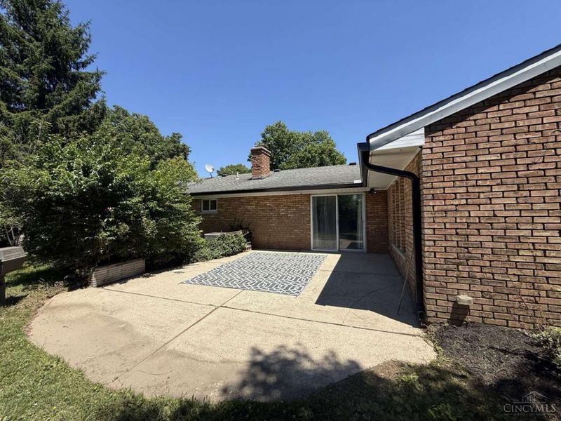 8903 Cavalier Drive, Cincinnati, OH 45231 Photo 5