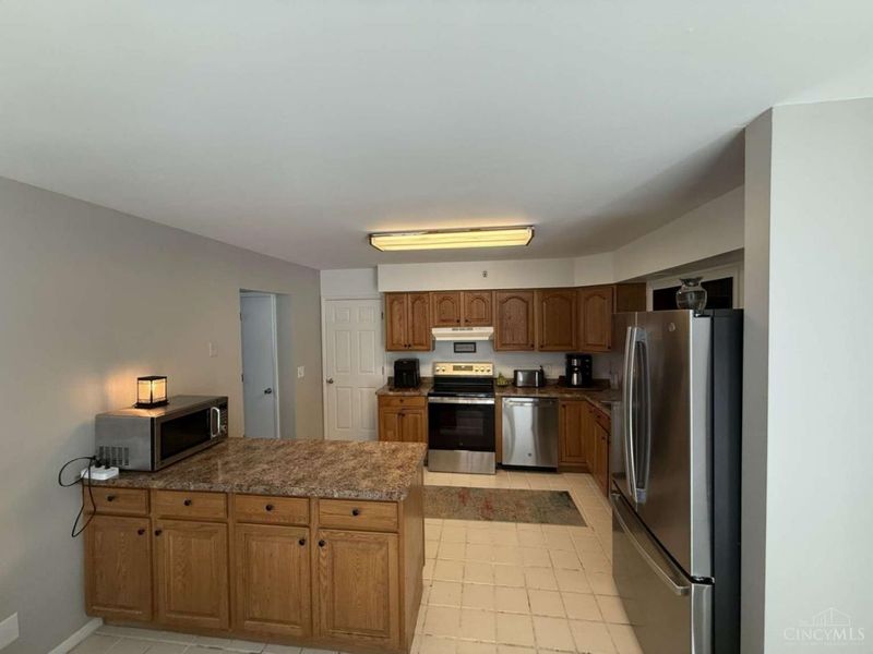 8903 Cavalier Drive, Cincinnati, OH 45231 Photo 7