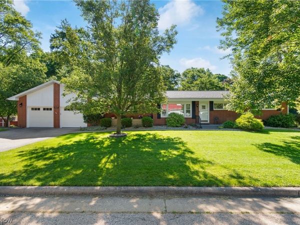 1222 Pleasantview Avenue SE, North Canton, OH 44720