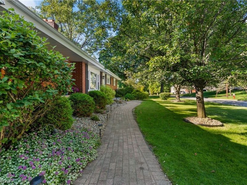 1222 Pleasantview Avenue SE, North Canton, OH 44720 Photo 2