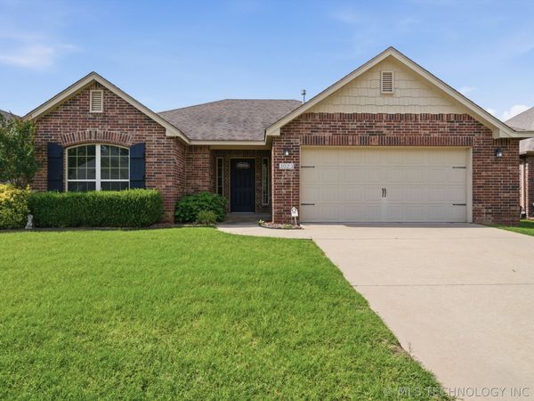 3023 W Mobile Street , Broken Arrow, OK 74011