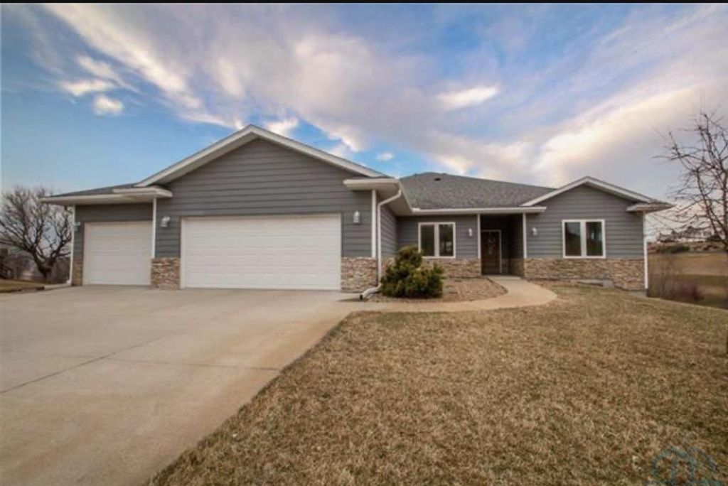 22630 Grenoble Ave, Sioux City, IA 51108 Main Photo