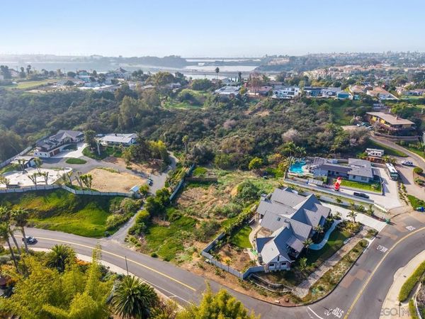 4269 Hillside Dr, Carlsbad, CA 92008