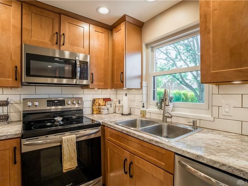 948 Westminster Place, Dayton, OH 45419 Photo 9