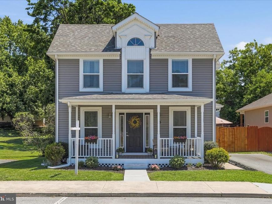 35 N Maple Avenue, Smithsburg, MD 21783 Main Photo