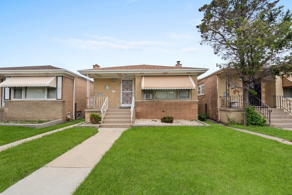 7307 S Damen Avenue, Chicago, IL 60636 Main Photo