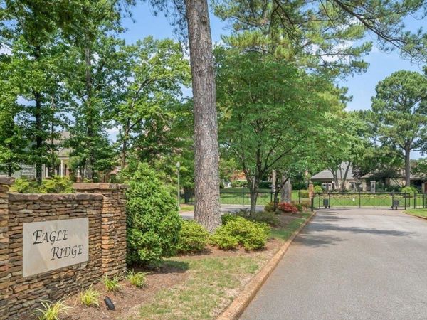 2490 EAGLERIDGE LN, Memphis, TN 38016