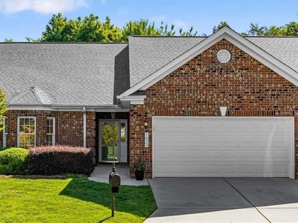 1055 Saint Michaels Lane , High Point, NC 27265