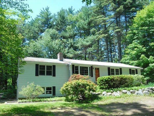 40 Shattuck St, Pepperell, MA 01463