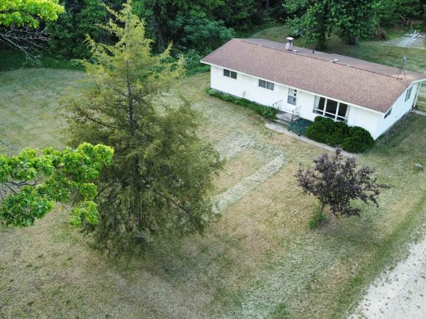W13940 Beechnut Avenue, Hancock, WI 54943