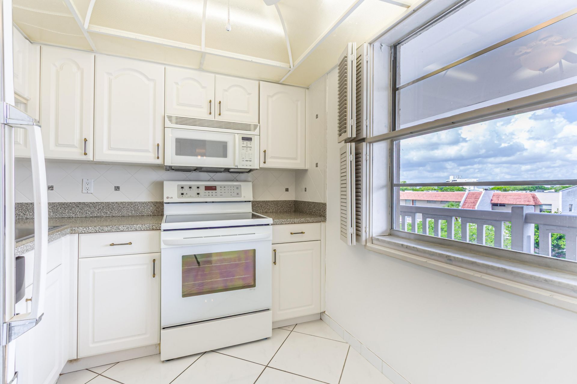 3531 Inverrary Drive, Unit H406, Lauderhill, FL 33319 Photo